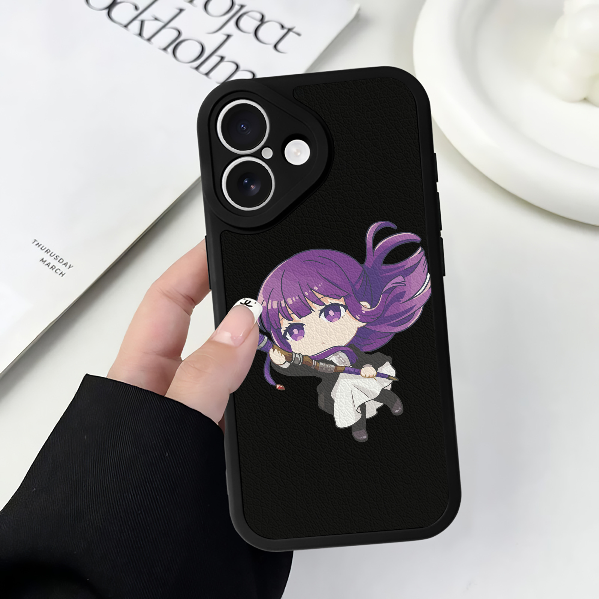 （画像用） 葬送のフリーレン Frieren 【iPhone 16シリーズ対応】シリコンスマホケース（レザー調） 材質：シリコン